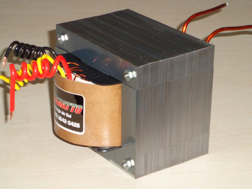 Transformador Carregador De Baterias 127/220v  7v 10 Amperes
