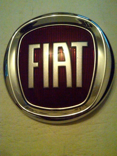 Emblema Sigla Radiador Fiat 500 Idea Linea  Nueva Original Foto 2