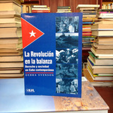 La Revolución En La Balanza. Debra Evenson. Ed. Ilsa.