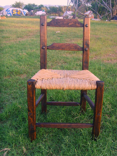 Silla Artesanal De Madera Sustentable Estilo Antiguo.