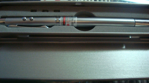Boligrafo 4 En 1 Apuntador Laser Lampara Señalador Y Pluma