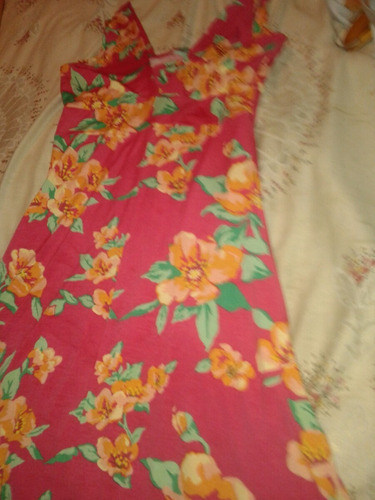 Vestido Largo Floreado Con Fondo Fucsia Y Bandó Como Nuevo