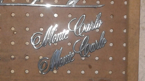 Insignia Chevrolet  Monte Carlo 1978/1981 Cada Una Foto 2