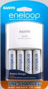 Sanyo Eneloop Nimh Cargador De Pilas Con 4 Baterías Aa Nimh 