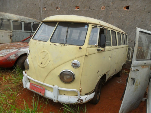 KOMBI VW VAN CORUJINHA 1974 P/ RESTAURAR - TEM DOCKS E MOTOR