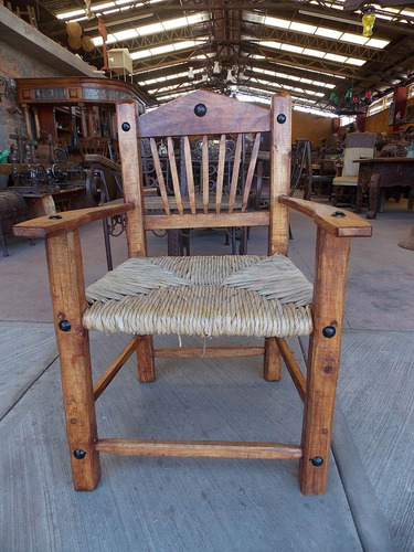 Silla Artesanal De Madera Tejido Con Tule Estilo Antiguo.