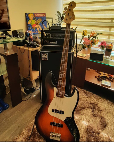 Vendo Bajo Modelo Jazz Bass Squier Afinnity Sin Detalles