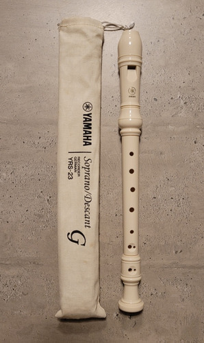 Flauta Doce Germânica Yamaha Yrs-23g C/capa Semi Nova