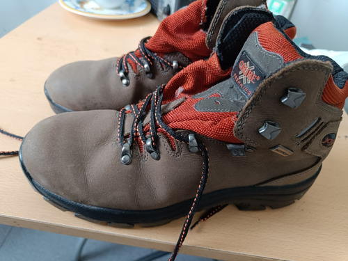 Botas Treiking Outdoor Impermeables Número 9 O 42