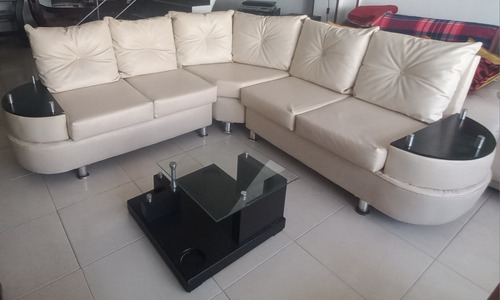 Sala Con Mesa De Centro