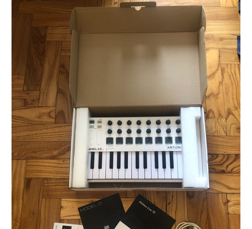 Controlador Arturia Minilab Mkii 25 Teclas Midi Usb (blanco)