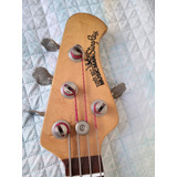 Bajo Musicman 