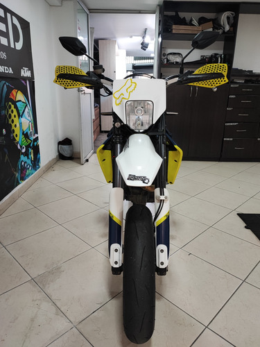 Husqvarna  701 Supermoto 