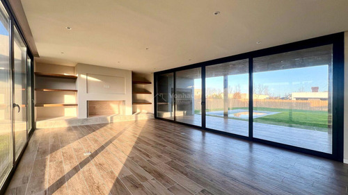 Casa En Venta En Viñedos De La Tahona 3 Dormitorios Y Servicio - Imagen 2