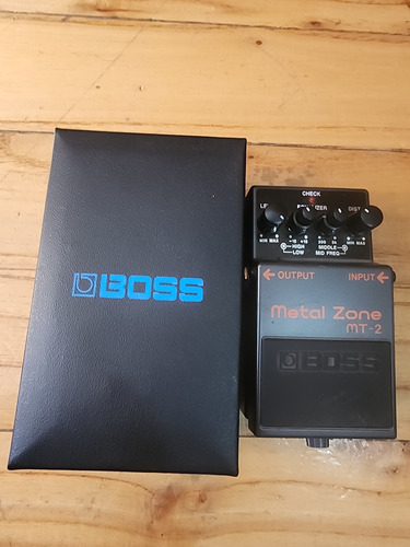 Pedal Boss Metal Zone Excelente