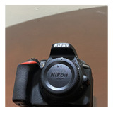  Nikon D5600 + Lente Nikkor 85mm 1.8