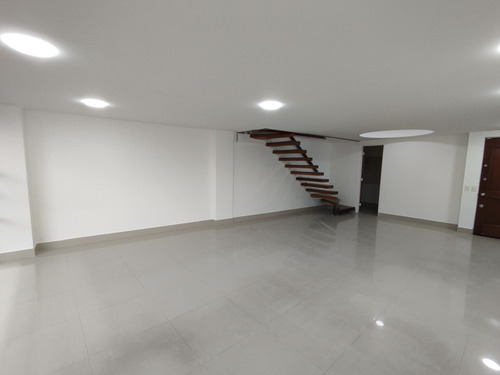 Oficina En Arriendo En Santa Barbara Oriental-usaquén. Cod A1614423