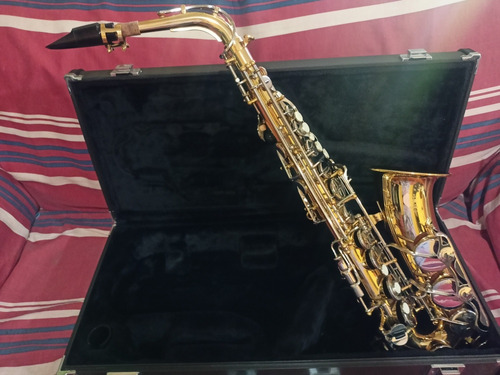 Saxofón Alto Yamaha Yas-26