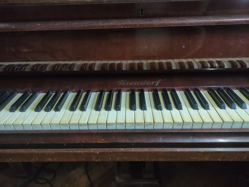 Piano Niendorf (1/4 De Cola) 