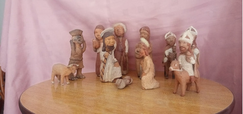 Antiguas Figuras De Pesebre Peruano En Barro Cocido Una Joya