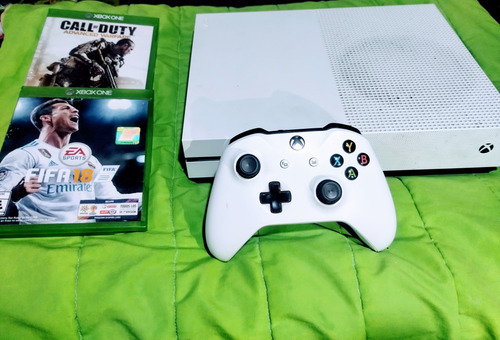Consola Xbox One S 1 Joystick Y 2 Juegos En Caja