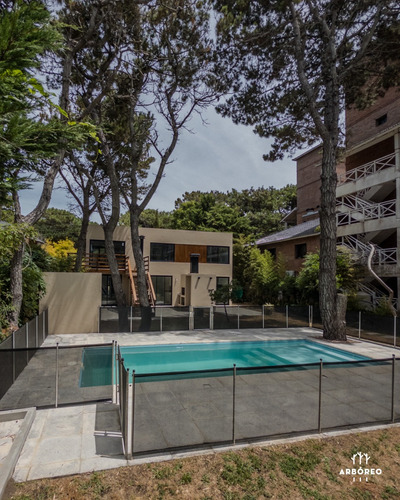 Duplex De 3 Ambientes Con Patio, Parrilla, Cochera Y Pileta En Costa Del Este