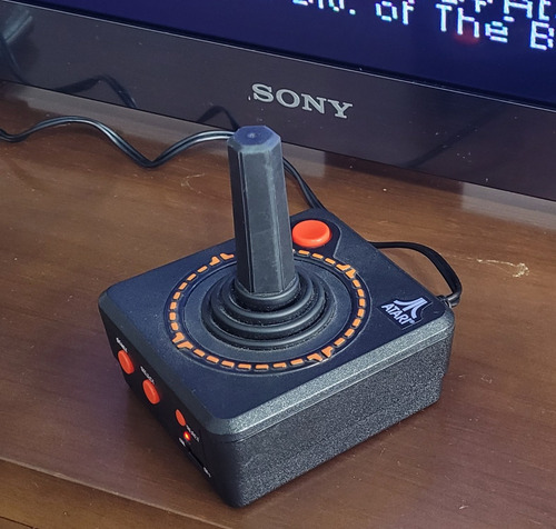 Console Em Forma De Joystick Atari 2600 Contendo 10 Jogos Clássicos #09560