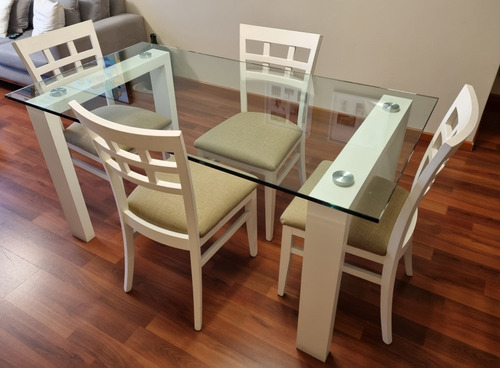 Juego De Mesa Y 4 Sillas 