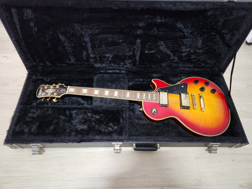 Guitarra EpiPhone Les Paul Custom Cherry Sunburst - Com Case