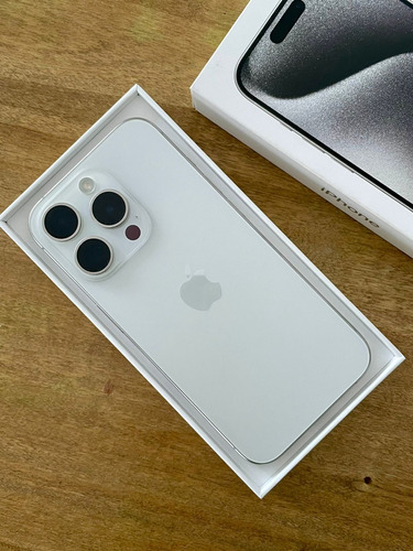 Apple iPhone 15 Pro (256 Gb) - Titanio Blanco
