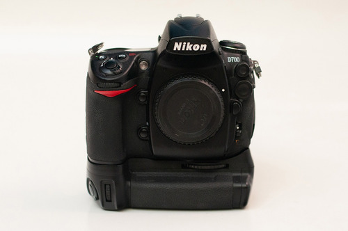 Câmera Nikon D700 C/ Mb-d10 Corpo - Usada