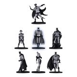 Dc Collectibles Batman - Juego De 7 Figuras En Blanco Y Neg.