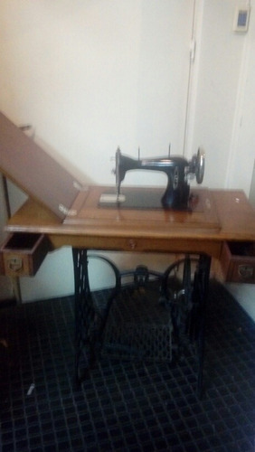 Maquina Coser Antigua Con Pie