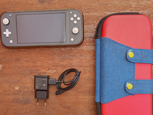 Nintendo Switch Lite En Excelentes Condiciones + Estuche