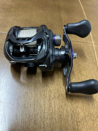 Carretilha Daiwa Tatula Sv Tw 103 Esquerda