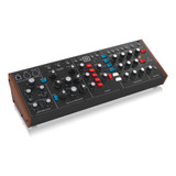 Behringer Model D Sintetizador Analógico