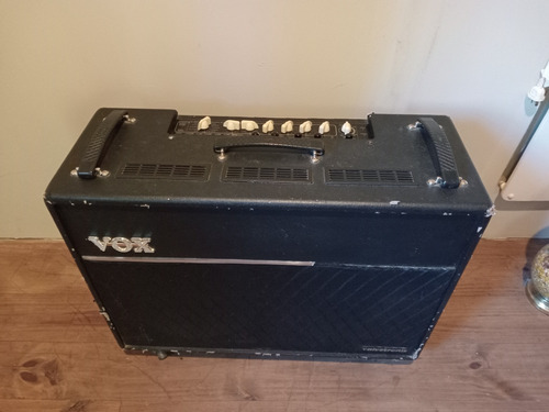 Amplificador Vox Vt120+ Pre-valvular 2x12 + Footswitch Vfs5 