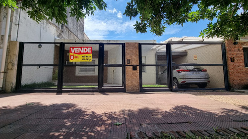 Casa Céntrica Con 2 Dormitorios, Piscina Y Quincho!