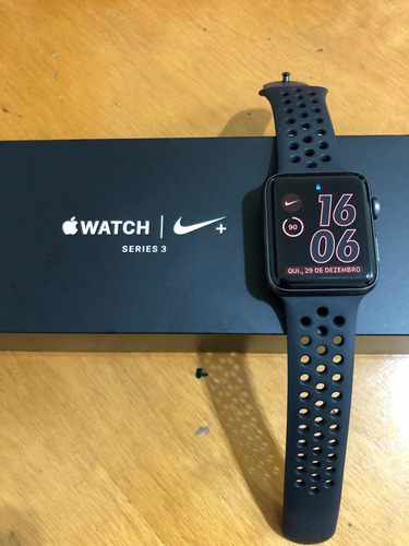 Apple Watch Nike Série 3 - 42mm