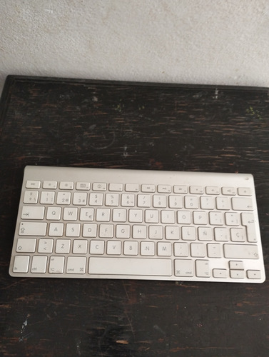 Teclado Bluetooth Apple A1314. Para Reparación O Repuesto.