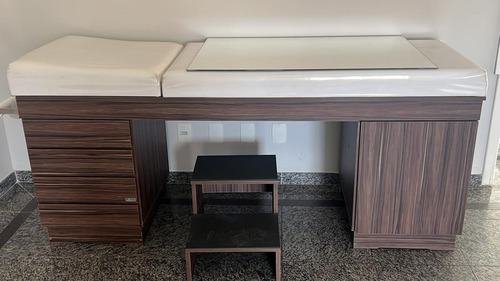 Mesa Clínica Fixa Com Móvel Em Mdf - Gavetas/armário/escada