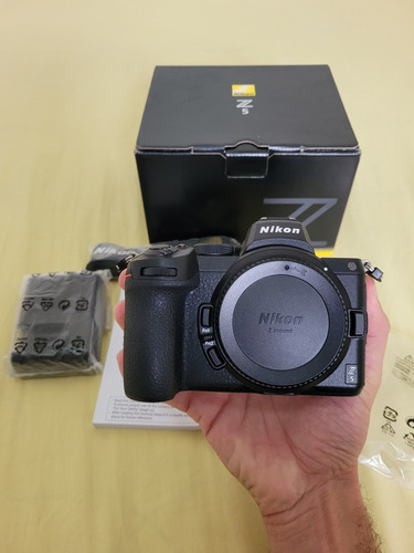 Câmera Nikon Z5 Novíssima!