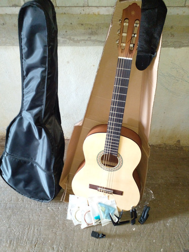  Guitarra Acustica Marca Yamaha C-40con Estuche Puas  