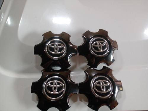 Vendo Kit 4 Tapitas Centros De Llantas De Toyota Hilux Srx 