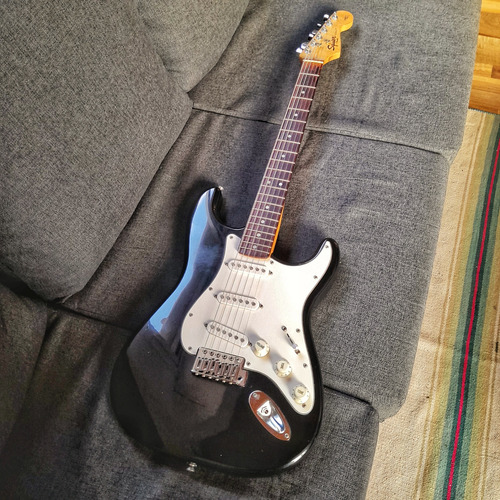 Guitarra Squier Stratocaster California Series Negra