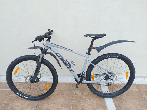 Bicicleta Giant Talon 2 M R29 Biplato 2x8 Gris Shimano Acera