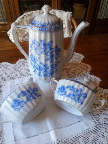 Antiguo Servicio De Té En Porcelana Tetera Azucarera Cremera