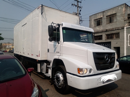 MB 1319 ATRON TOCO ANO 2013 COM BAU