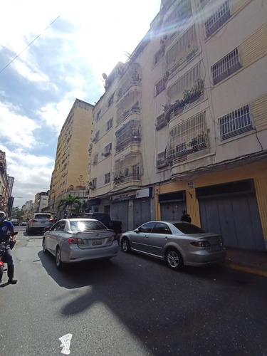 Bajón Apto 92 Mt2 La Candelaria 3 Hab 2 Baños . Agua 24 Horas Al Día