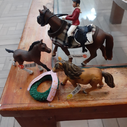 Juguete Figura Caballos Equitación Con Aditamentos